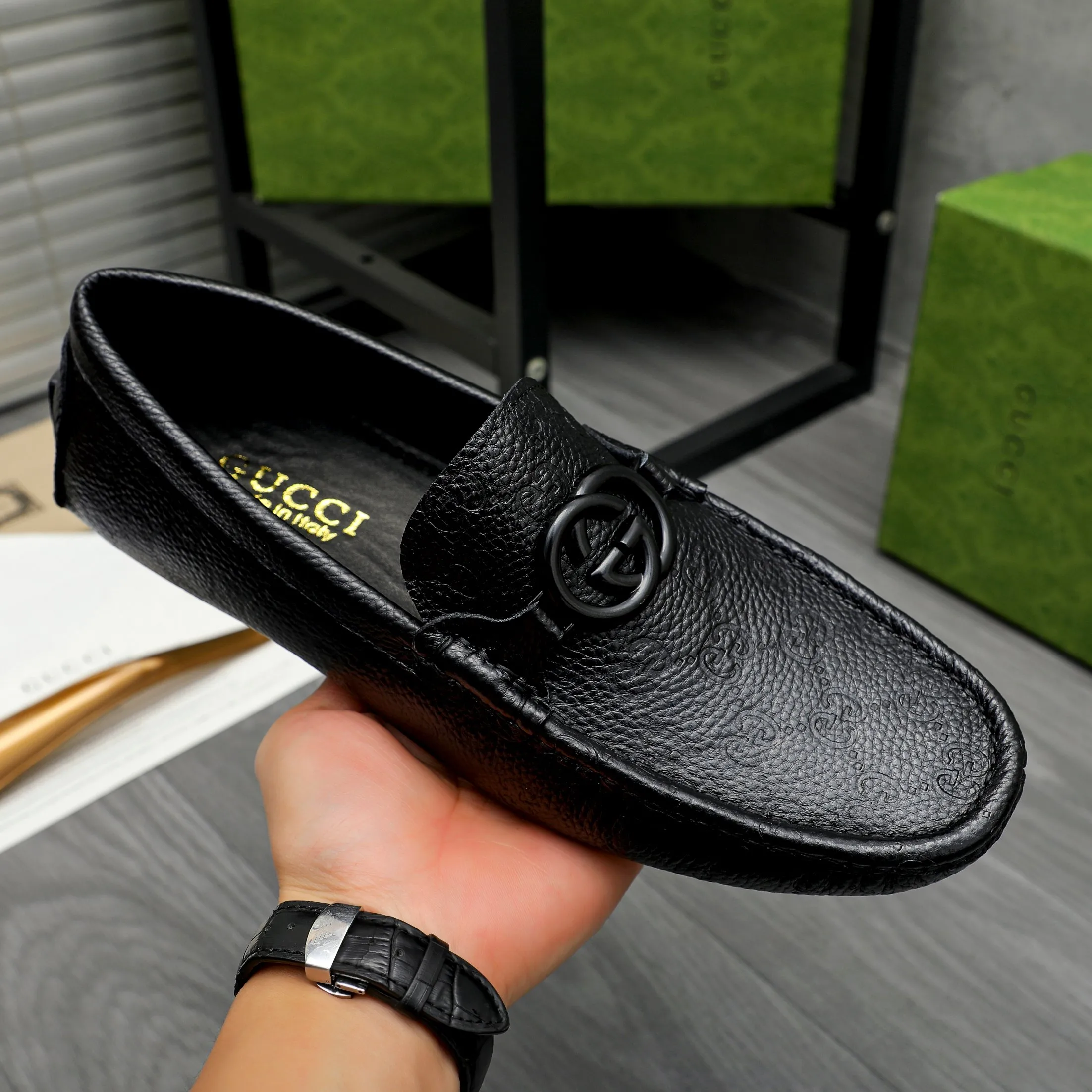 Men's shoes💰p420 Product trademark: GUCCI (Gucci) casual slip-on men's shoes Regular size: 38-44 Product material: Selected pebbled cowhide embossed upper, sheepskin lining, rubber outsole